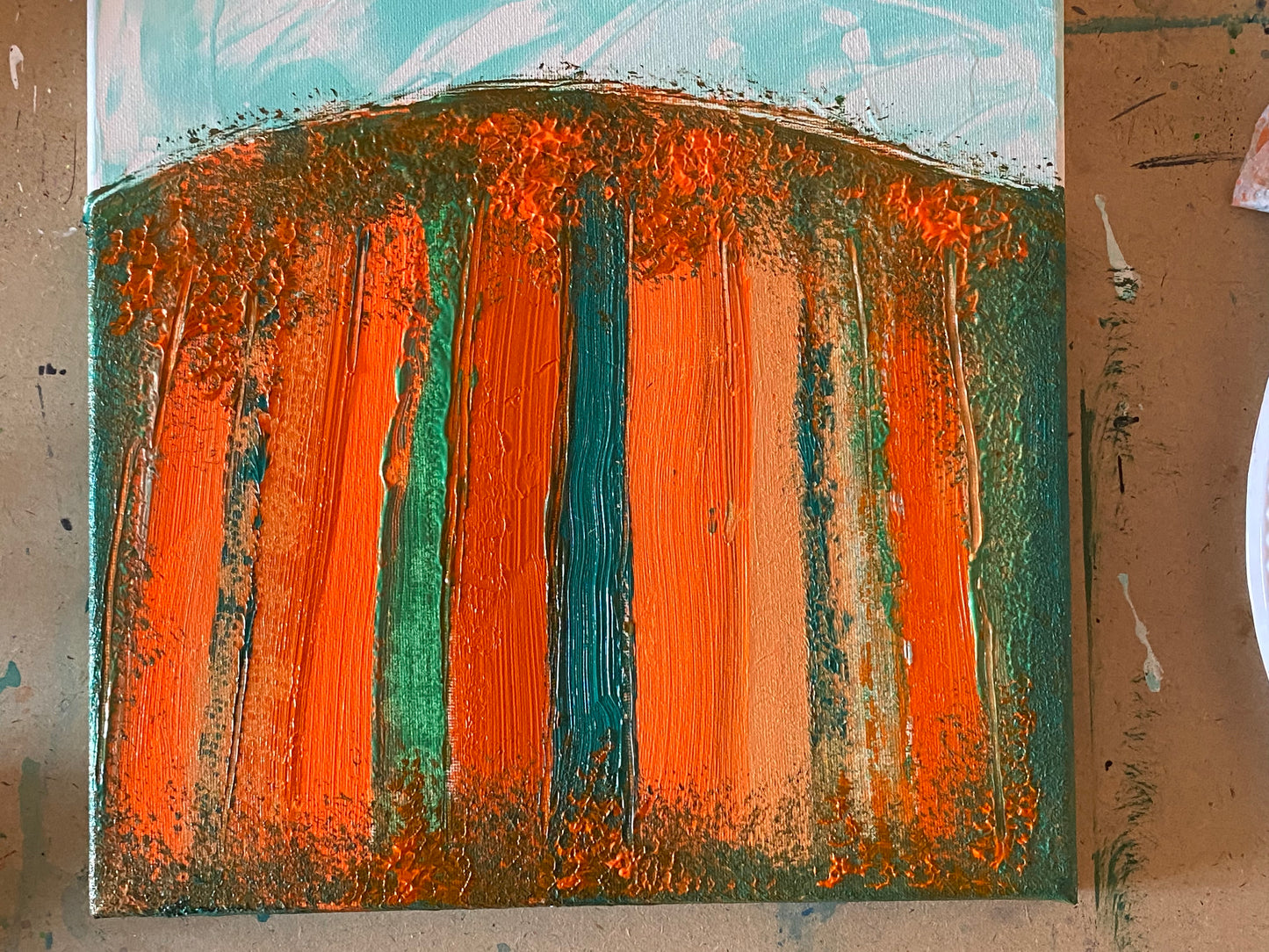 Черные деревья на красном поле. Абстракция