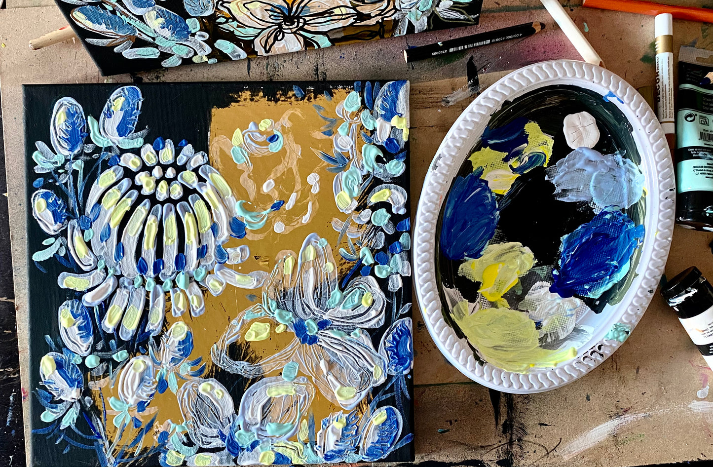 Абстракция. Цветы на золоте.Акрил